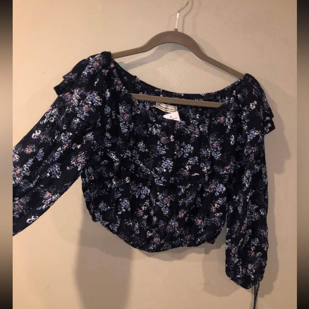NWT “Abercrombie and Fitch” off the shoulder, long sleeved top - Picture 1 of 6